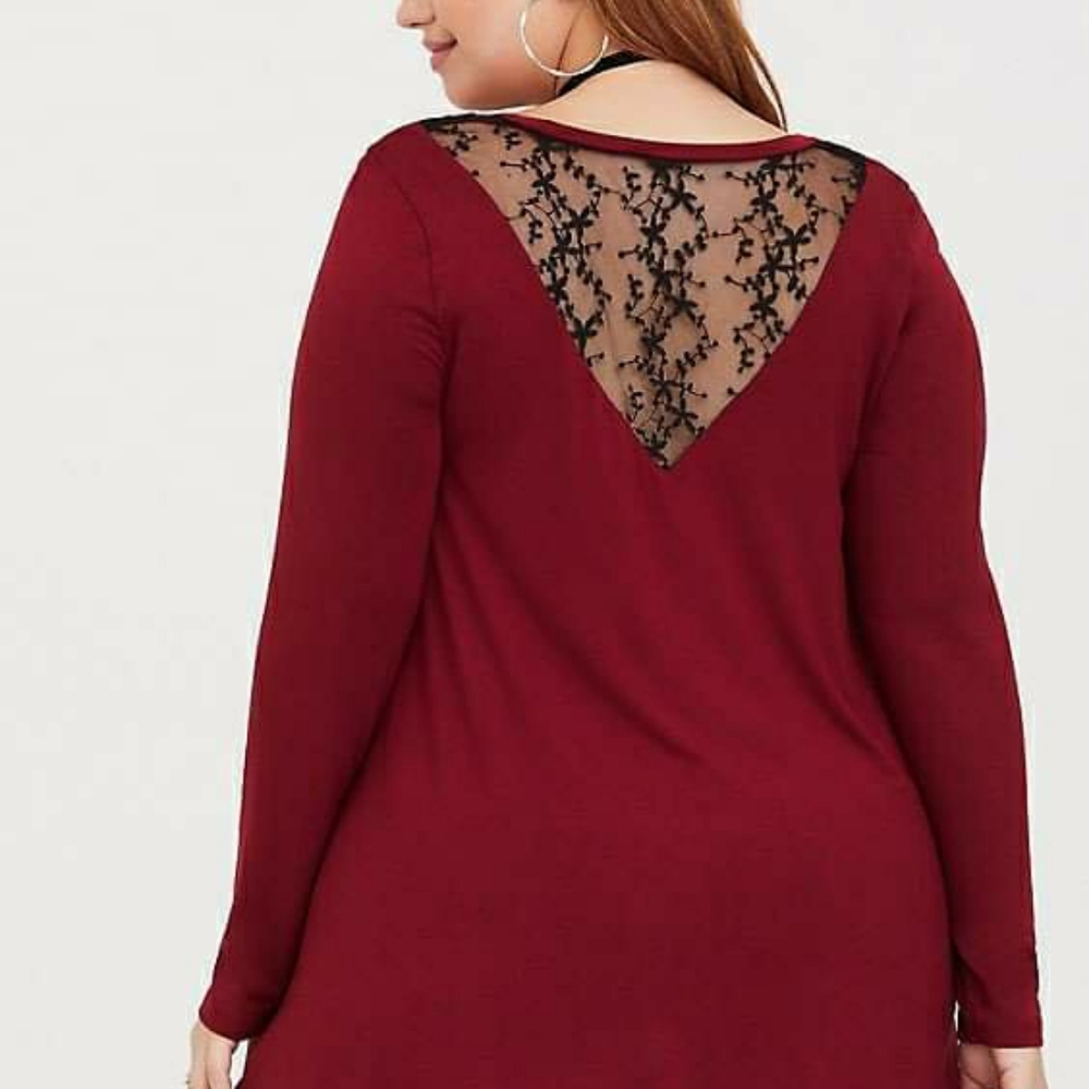 Plus size Torrid Lace stretchy top size 1( 1X)